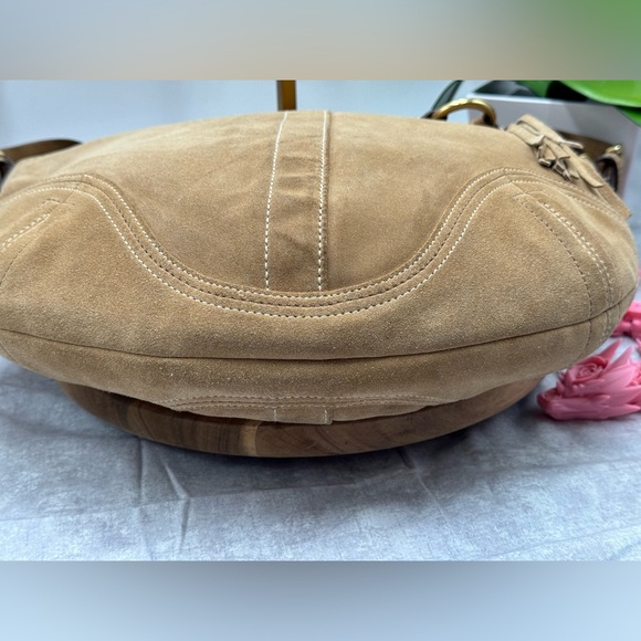 Coach Hobo Crescent Suede 2006 - Picture 5 of 11